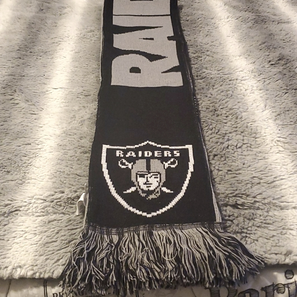 Raider's Scarf